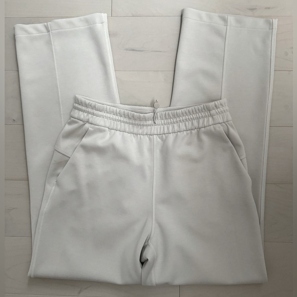 Lululemon Softstreme High Rise pant size 6 Bone ***Hemmed to 29.5” - Picture 2 of 4